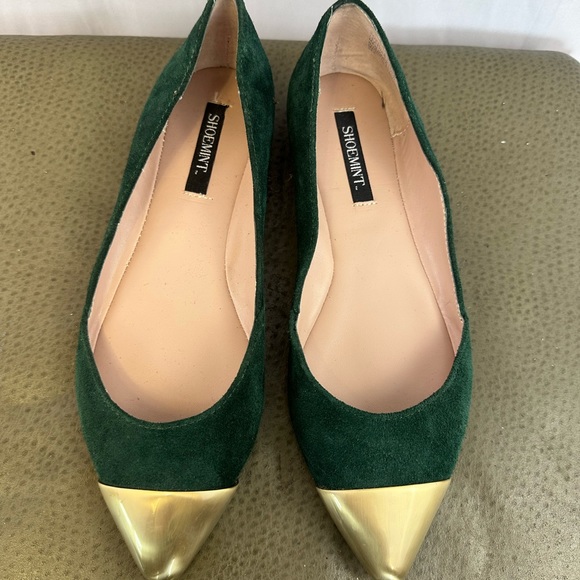 Darling Shoemint Emerald Green Suede Flats with Gold Tip - Size 6 - Picture 3 of 7